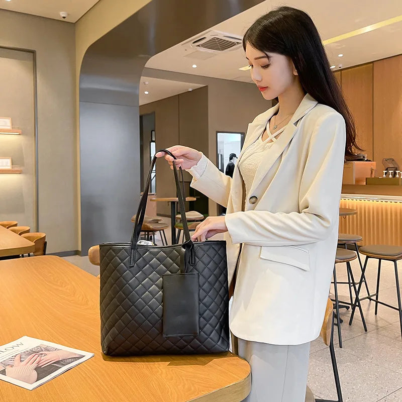 Bolsa de Ombro Feminina - Acolchoado